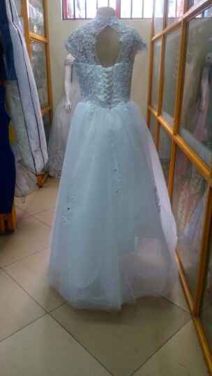 Mue vestido da Ali na parte de trás