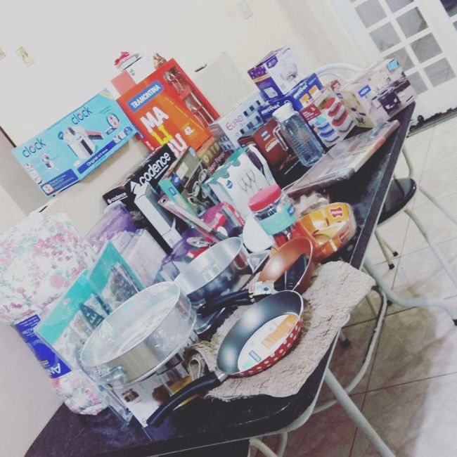 Foto dos presentes que ganhamos de noivado. 