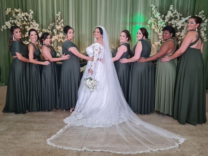 Casamento Branco e Verde qual cor do vestido das madrinhas e Dama de honra? 5