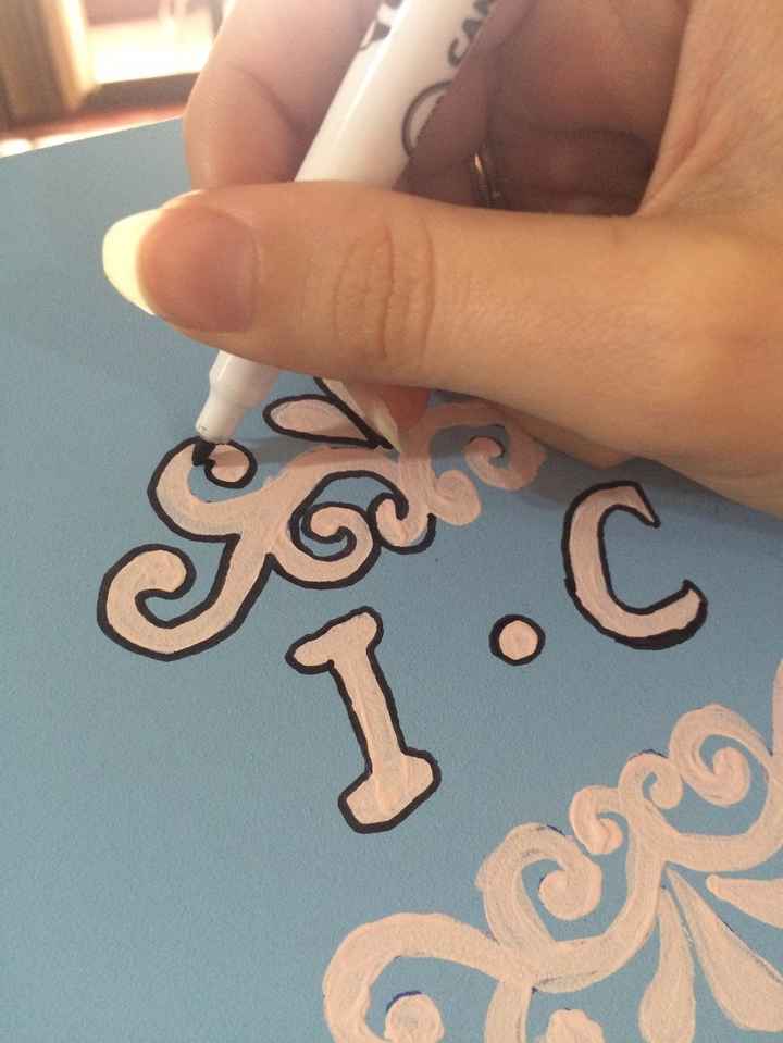 Contornando com caneta permanente preta