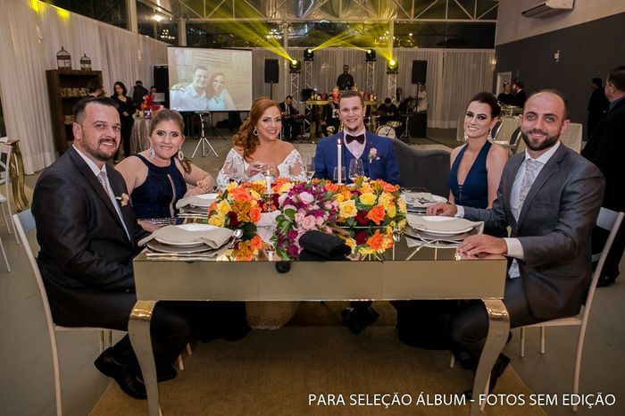 Mesa com padrinhos