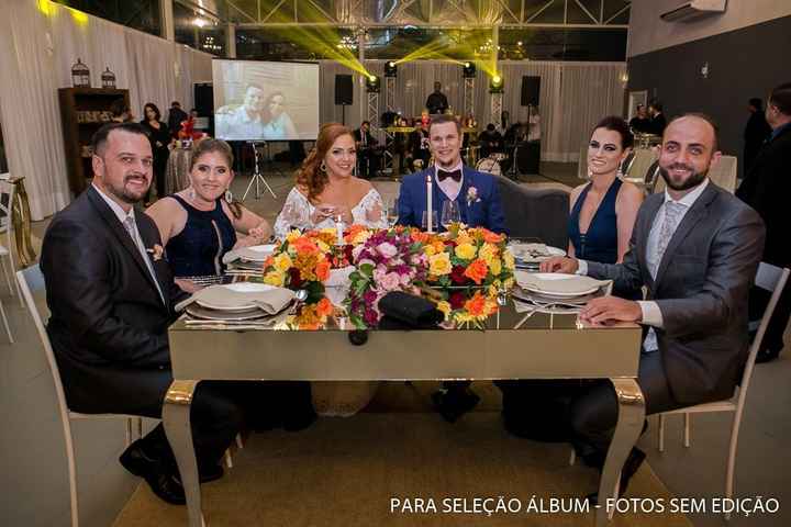 Mesa com padrinhos