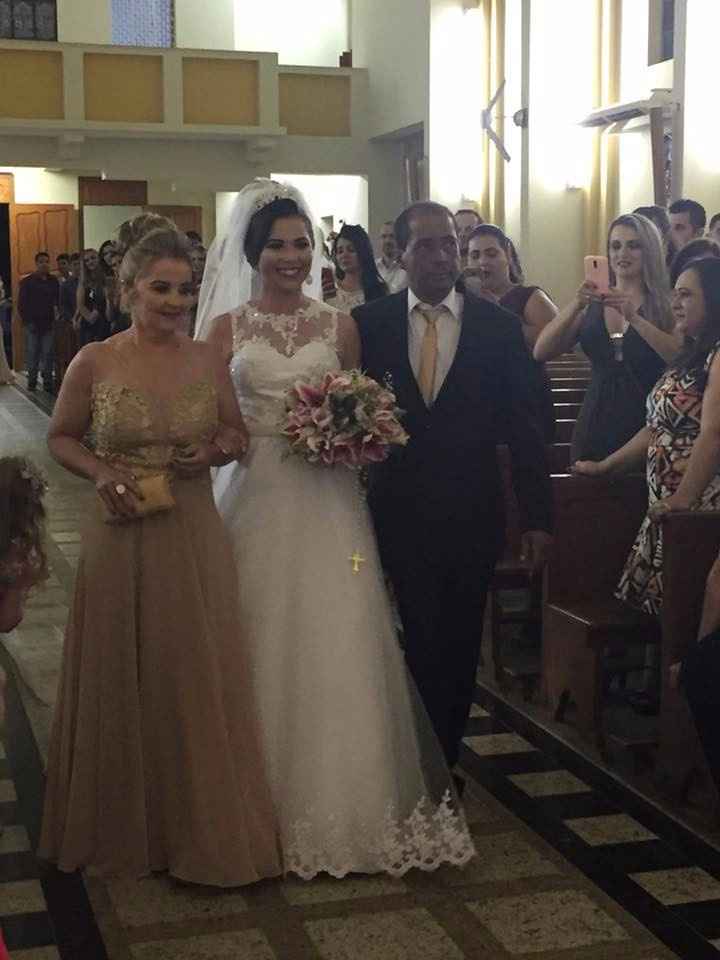 Meus pais quem me levaram ao altar!