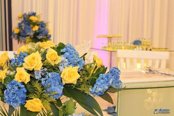 Flores azul e amarelo