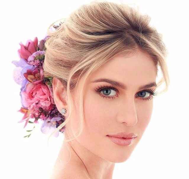 Penteado com flores - 14