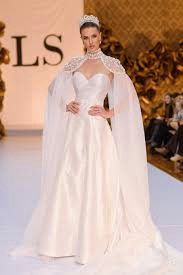 Olha noivinha vestido com capa - 2