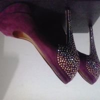 sapatos da mesma cor do buque