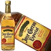 O meu noivo vai jogar uma garrafa de tequila para os solteiros