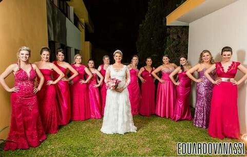 Cor e modelo dos vestidos das madrinhas - 9
