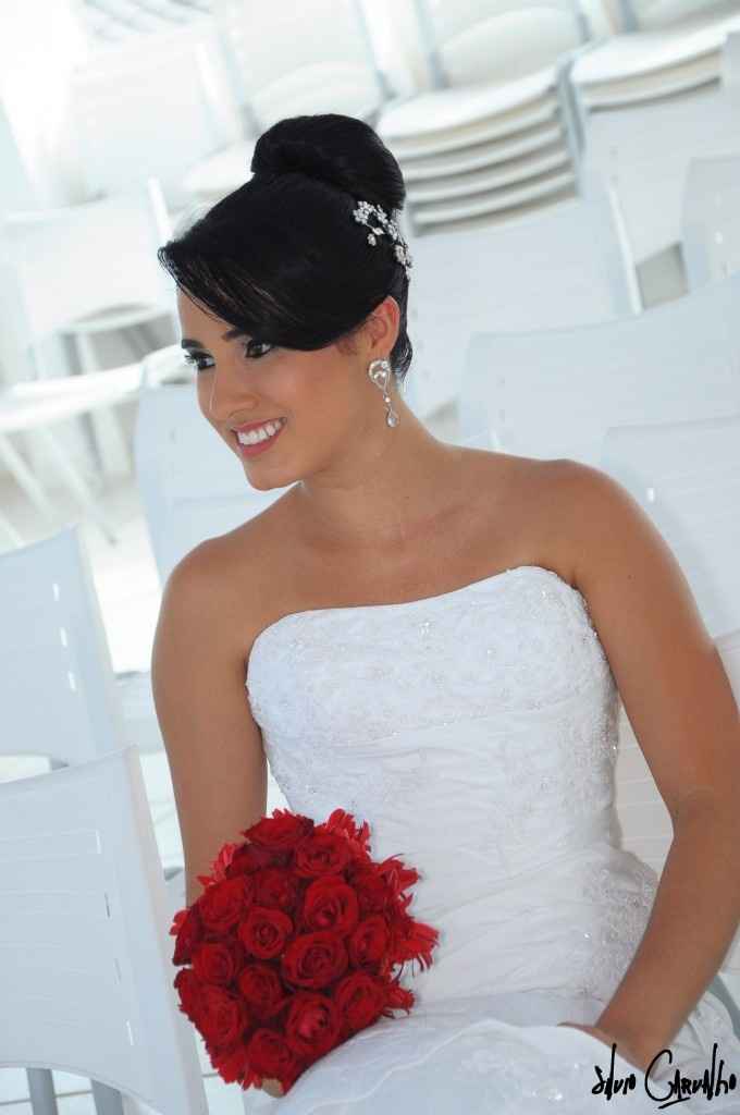 Qual penteado usar com esse vestido? - 1