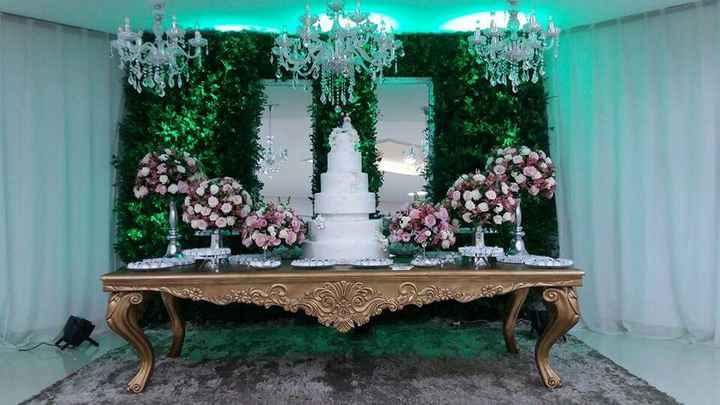  Meninas qual vcs acham mais bonita, mesa com muro inglês ou cortina de led? - 1