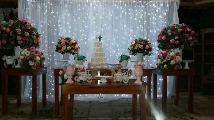  Meninas qual vcs acham mais bonita, mesa com muro inglês ou cortina de led? - 3