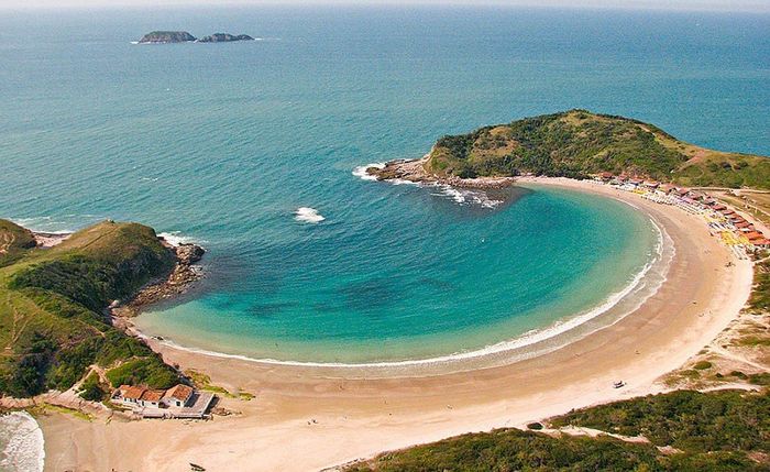 Praia da Concha. Maravilhosa! Calmíssima, com água cristalina.