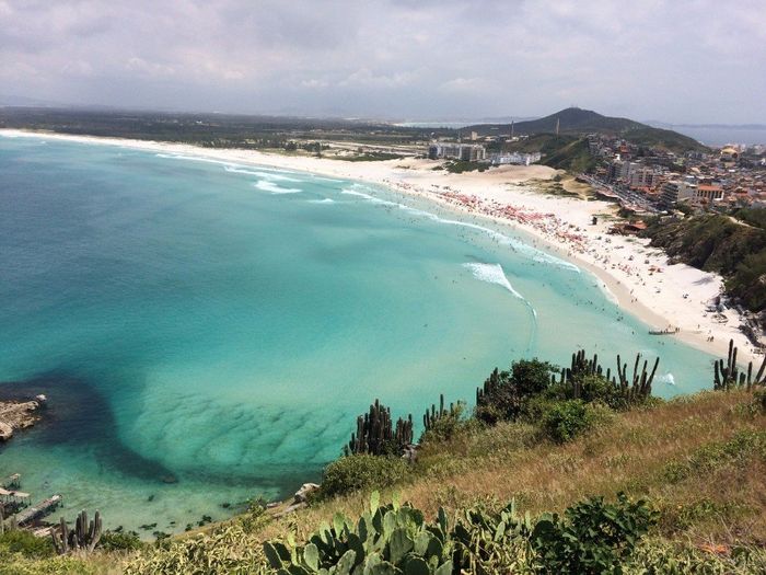 Praia Grande. Gente, ficamos sem palavras ao ver essa praia assim, de longe. Parece uma pintura, mas