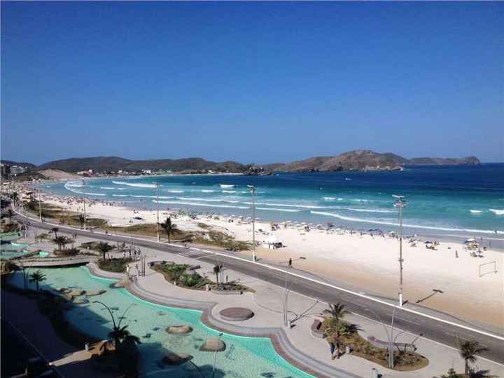 Praia do Forte, no Centro da Cidade. Obs: aqui não dá pra ver muito, mas a areia dessa praia é branc