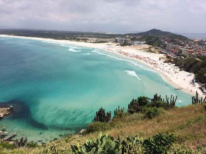 Praia Grande. Gente, ficamos sem palavras ao ver essa praia assim, de longe. Parece uma pintura, mas