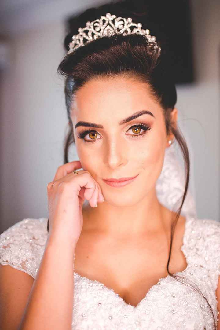 optei por uma make mais iluminada 