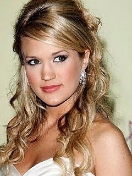 Cabelo com cachos soltos