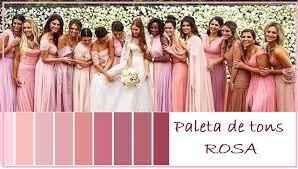 Madrinhas com vestidos seguindo a mesma paleta de cores.