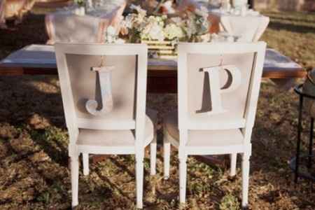 Iniciais para cadeiras dos noivos