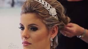 Penteado para o casamento: coque com flor 8