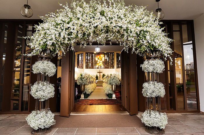 Arcos de flores no casamento : do altar aos penteados! 6
