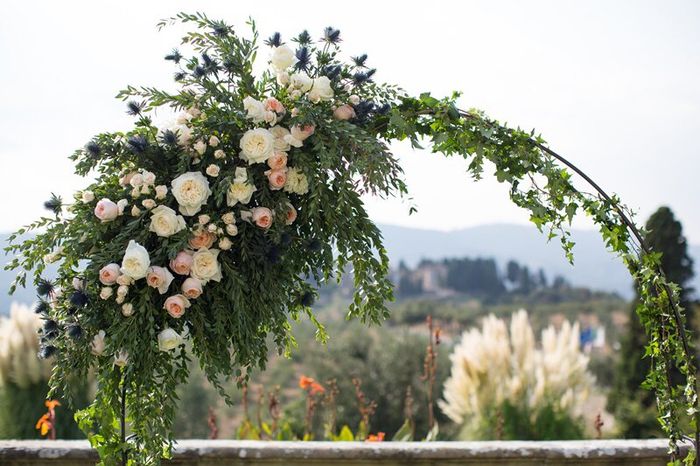 Arcos de flores no casamento : do altar aos penteados! 7