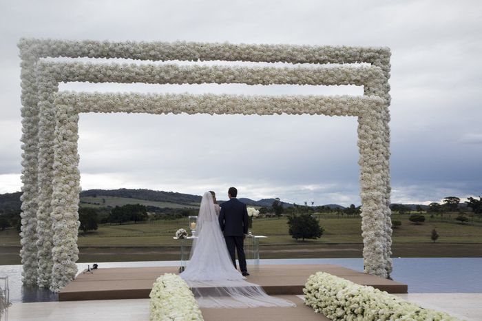 Arcos de flores no casamento : do altar aos penteados! 10
