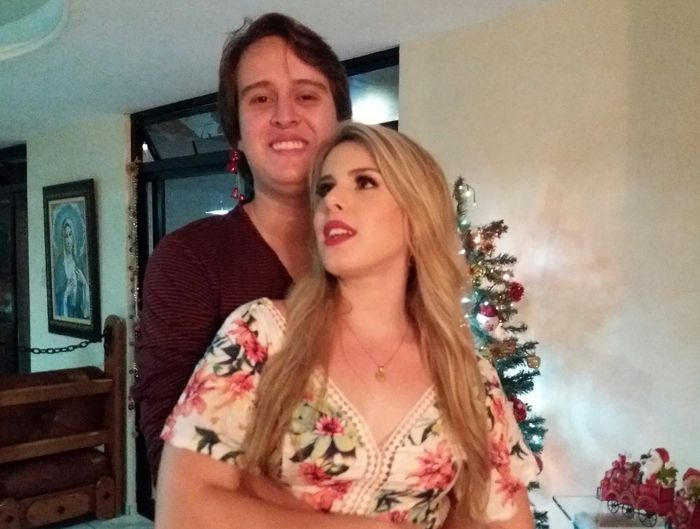 Aqui sou eu plena no natal, brigando com ele porque ele tava apertando minha barriga na hora da foto