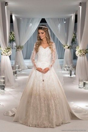 Cabelo solto e vestido de manga comprida?! 🤔 24