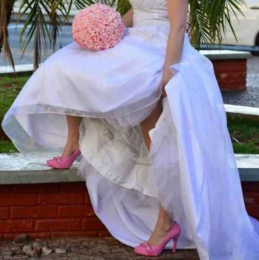 🌸 Outubro Rosa: Sapato da noiva com detalhes em rosa! - 4