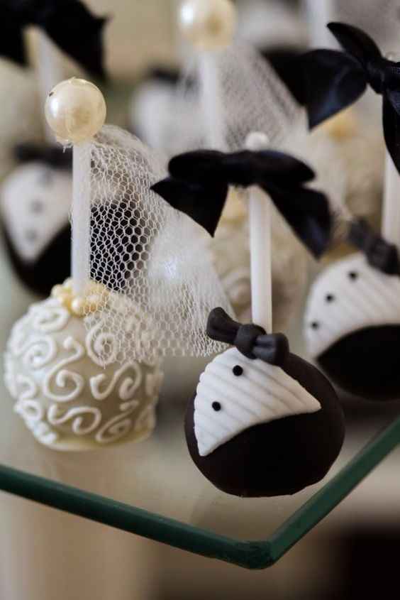 Noiva e Noivo de brigadeiro