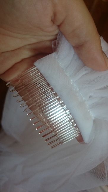 Apesar do pente ser de plástico achei que ele fica bem preso no cabelo!