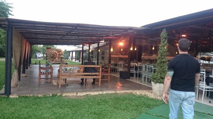 Deck ao lado do salão