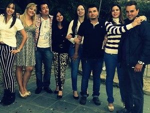 Grupo de 5 mulheres faz 'casamento' para selar laço de amizade de 16 anos