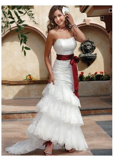 Vestido com detalhe vermelho