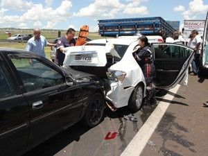 Noiva ferida em um engavetamento perde dois dentes e festa é cancelada