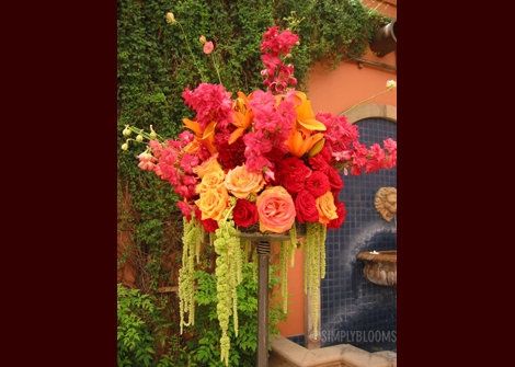 Decoração rosa, vermelho e amarelo