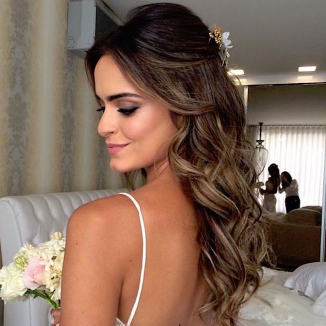 Qual tipo de penteado de noiva que combina com rosto cheinho ? 3