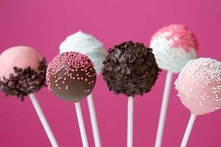 Bolo no palito ou cake pop