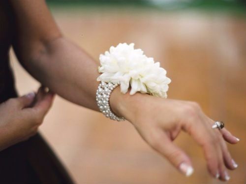 Corsage 04