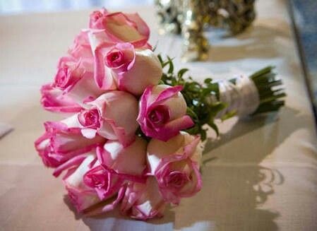 E ai noivinhas que vão se casar na igreja. a pergunta é: buque de flores naturais ou buque artificia
