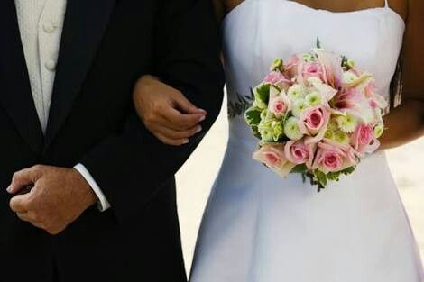 E ai noivinhas que vão se casar na igreja. a pergunta é: buque de flores naturais ou buque artificia