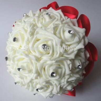 E ai noivinhas que vão se casar na igreja. a pergunta é: buque de flores naturais ou buque artificia