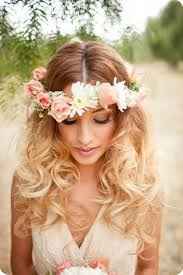 Qual melhor tipo de penteado para usar coroa de flores? - 1