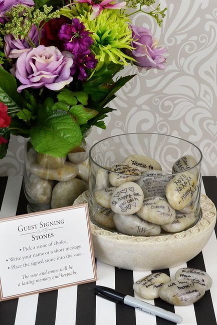 Pedras de jardinagem podem receber assinaturas, e depois fazer parte de um vaso bem bonito pra decor