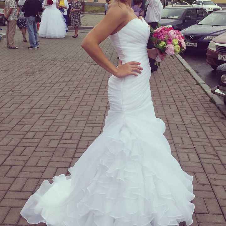 Ah olhem o vestido que eu escolhi e a vendedora me mandou fotos reais dele, estou apaixonada. Oque v