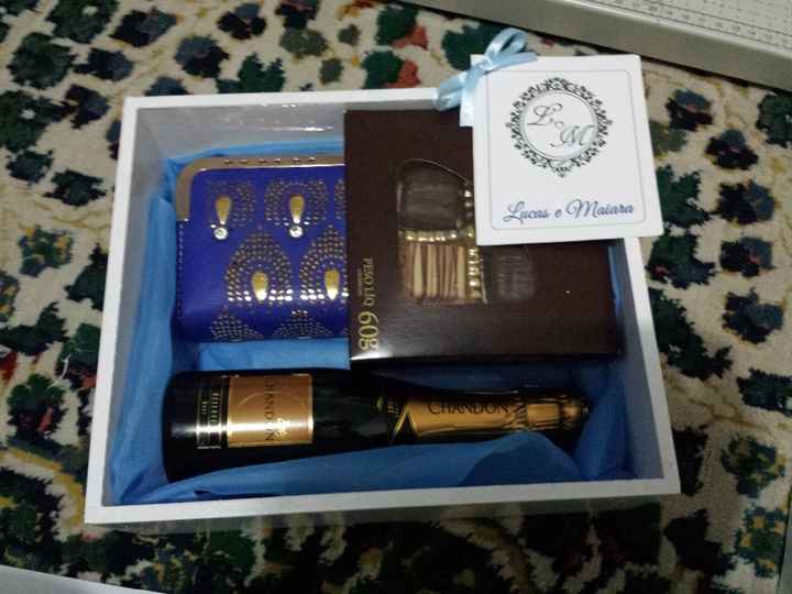 Convite padrinhos do civil - Carteira, mini chandon, bombons e agradecimento. 