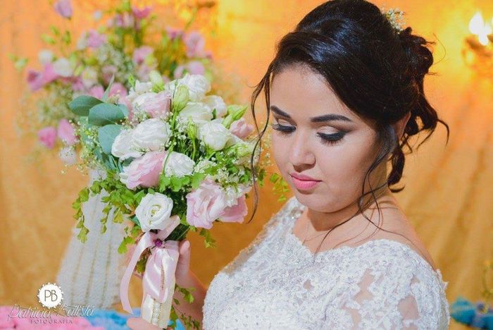 Detalhe da make e do buque
