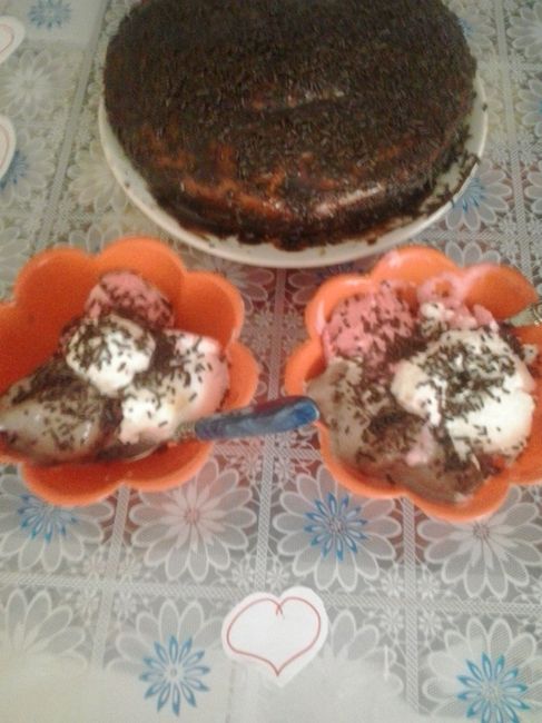 bolo de chocolate e sorvete napolitano